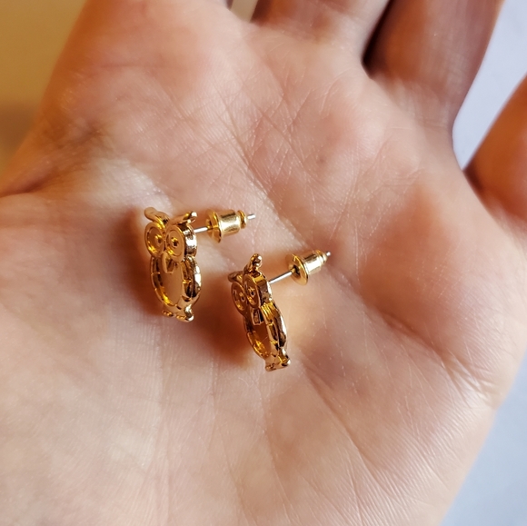 NWOT Gold Owl Studs - Picture 9 of 9